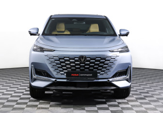 Подержанный автомобиль Changan UNI-K 2023 года (2 фото)