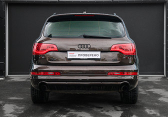 Подержанный автомобиль Audi Q7 2012 года (5 фото)