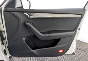 Подержанный автомобиль Skoda Octavia Liftback 2019 года (24 фото)