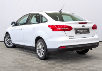 Подержанный автомобиль Ford Focus Sedan 2018 года (7 фото)