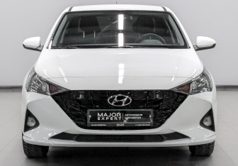 Подержанный автомобиль Hyundai Solaris Sedan 2021 года (2 фото)