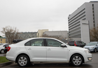 Подержанный автомобиль Skoda Rapid Liftback 2016 года (3 фото)
