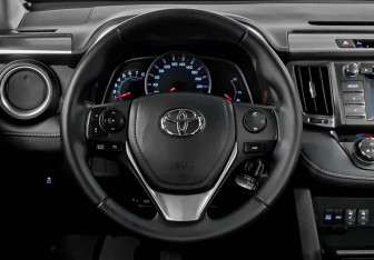 Подержанный автомобиль Toyota RAV4 2014 года (11 фото)