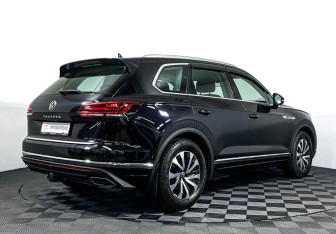Подержанный автомобиль Volkswagen Touareg 2021 года (5 фото)