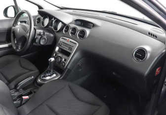 Подержанный автомобиль Peugeot 308 Hatchback 2009 года (10 фото)