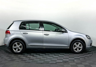 Подержанный автомобиль Volkswagen Golf Hatchback 2010 года (4 фото)