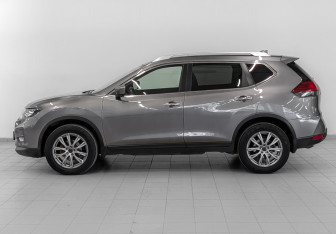 Подержанный автомобиль Nissan X-Trail 2021 года (9 фото)