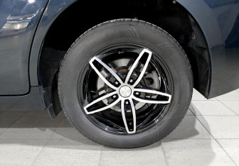 Подержанный автомобиль Toyota Verso 2014 года (18 фото)