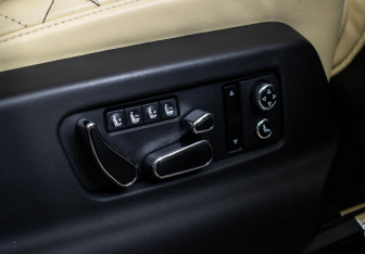 Подержанный автомобиль Bentley Bentayga 2016 года (21 фото)