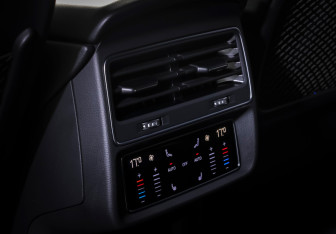 Подержанный автомобиль Audi Q7 2021 года (12 фото)