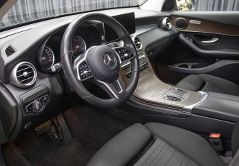 Подержанный автомобиль Mercedes-Benz GLC Coupe 2019 года (16 фото)