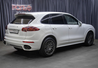 Подержанный автомобиль Porsche Cayenne 2017 года (5 фото)