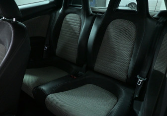 Подержанный автомобиль Volkswagen Scirocco 2011 года (17 фото)