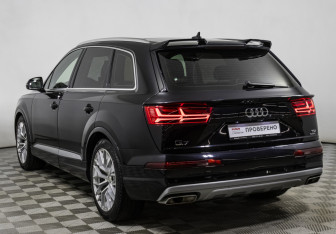 Подержанный автомобиль Audi Q7 2017 года (7 фото)