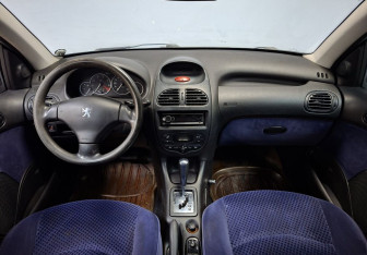 Подержанный автомобиль Peugeot 206 Hatchback 2005 года (16 фото)