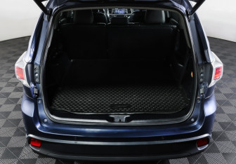Подержанный автомобиль Toyota Highlander 2014 года (10 фото)