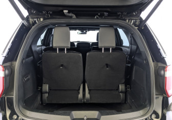 Подержанный автомобиль Ford Explorer 2019 года (10 фото)