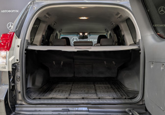 Подержанный автомобиль Toyota Land Cruiser Prado 2011 года (10 фото)