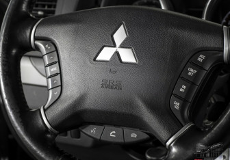 Подержанный автомобиль Mitsubishi Pajero 2013 года (12 фото)