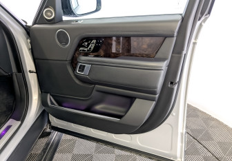 Подержанный автомобиль Land Rover Range Rover 2021 года (26 фото)