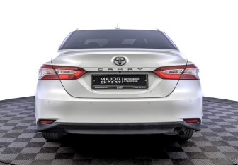 Подержанный автомобиль Toyota Camry Sedan 2021 года (6 фото)