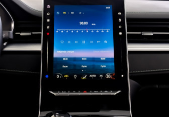 Подержанный автомобиль Москвич 6 2023 года (15 фото)