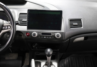 Подержанный автомобиль Honda Civic Sedan 2010 года (15 фото)
