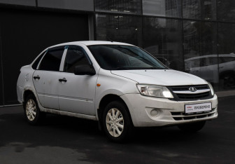 Подержанный автомобиль LADA (ВАЗ) Granta Sedan 2013 года (3 фото)