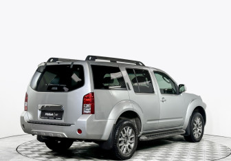 Подержанный автомобиль Nissan Pathfinder 2010 года (5 фото)