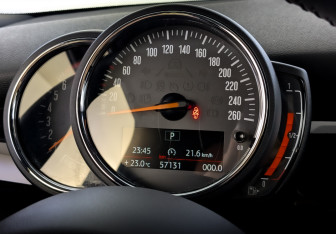 Подержанный автомобиль MINI Hatch 2021 года (13 фото)