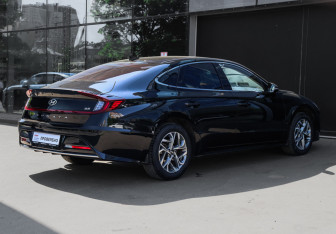 Подержанный автомобиль Hyundai Sonata 2019 года (4 фото)