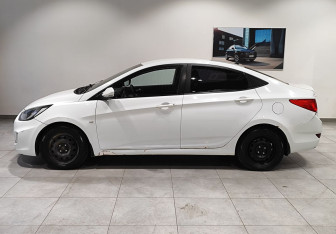 Подержанный автомобиль Hyundai Solaris Sedan 2012 года (7 фото)