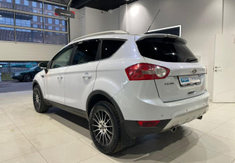Подержанный автомобиль Ford Kuga 2011 года (6 фото)