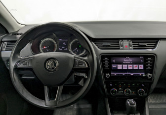 Подержанный автомобиль Skoda Octavia Liftback 2019 года (21 фото)