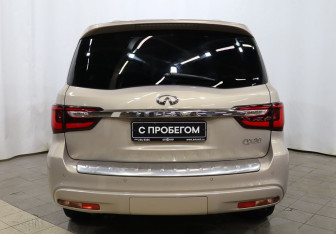 Подержанный автомобиль Infiniti QX80 2018 года (5 фото)