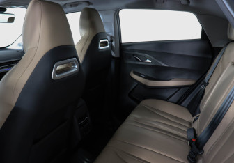 Подержанный автомобиль Omoda C5 2024 года (12 фото)