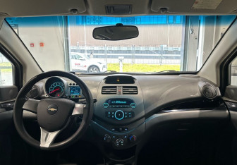 Подержанный автомобиль Chevrolet Spark 2011 года (15 фото)