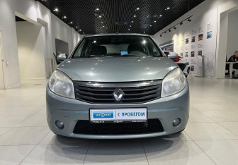 Подержанный автомобиль Renault Sandero 2010 года (2 фото)
