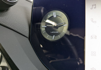 Подержанный автомобиль Lexus ES 2023 года (7 фото)