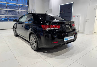 Подержанный автомобиль Kia Cerato Coupe 2010 года (7 фото)