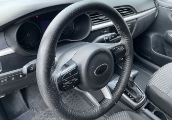 Подержанный автомобиль Kia Rio Sedan 2018 года (14 фото)