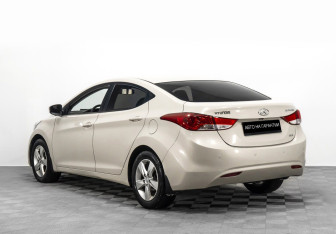 Подержанный автомобиль Hyundai Elantra Sedan 2012 года (3 фото)