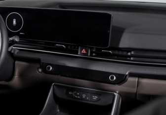 Подержанный автомобиль Kia Carnival 2024 года (13 фото)