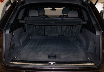 Подержанный автомобиль Audi Q7 2016 года (35 фото)