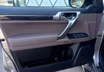 Подержанный автомобиль Lexus GX 2022 года (19 фото)