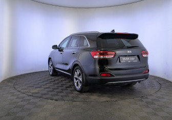 Подержанный автомобиль Kia Sorento 2017 года (7 фото)