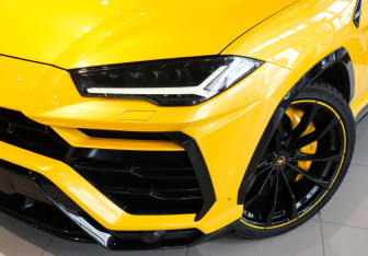 Подержанный автомобиль Lamborghini Urus 2022 года (38 фото)