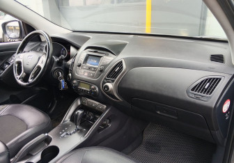 Подержанный автомобиль Hyundai ix35 2014 года (10 фото)