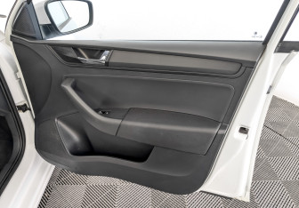 Подержанный автомобиль Skoda Rapid Liftback 2019 года (24 фото)