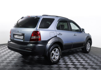 Подержанный автомобиль Kia Sorento 2004 года (5 фото)
